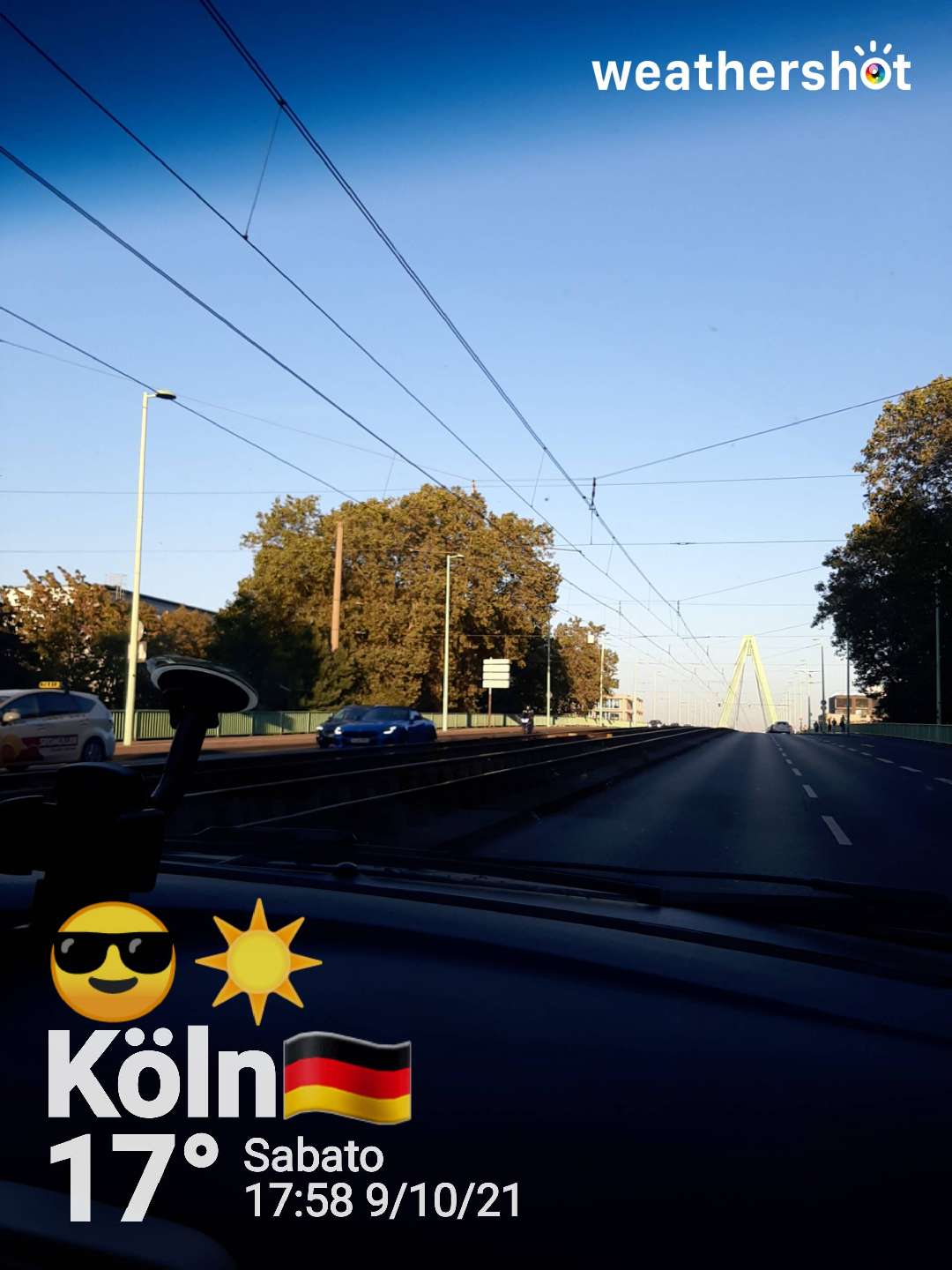 Sunny weather in Köln, 17°C — October 9, 2021 (community photo)