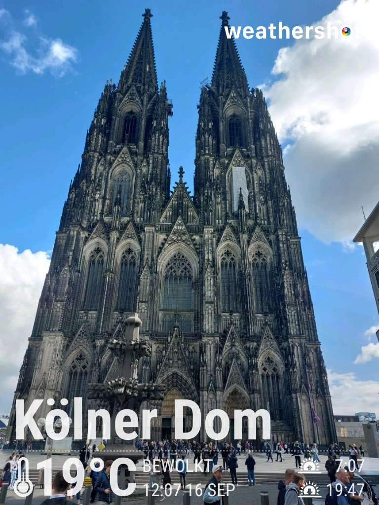 Clear night weather in Köln, 28°C — September 16, 2025 (community photo)