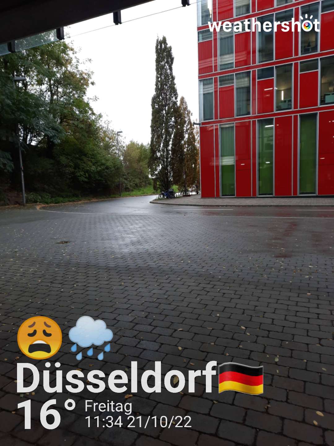 Rainy weather in Düsseldorf, 16°C — October 21, 2022 (community photo)