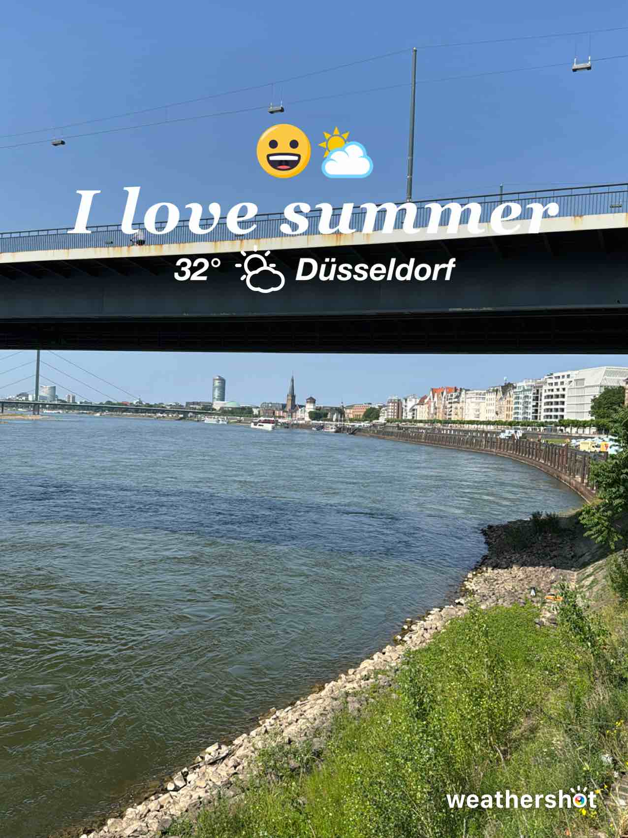 Partly cloudy weather in Düsseldorf, 32°C — June 13, 2025 (community photo)