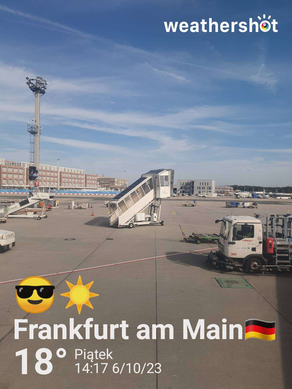 Sunny weather in Frankfurt am Main, 18°C — October 6, 2023 (community photo)
