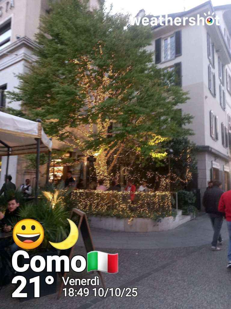 Clear night weather in Como, 21°C — October 10, 2025 (community photo)