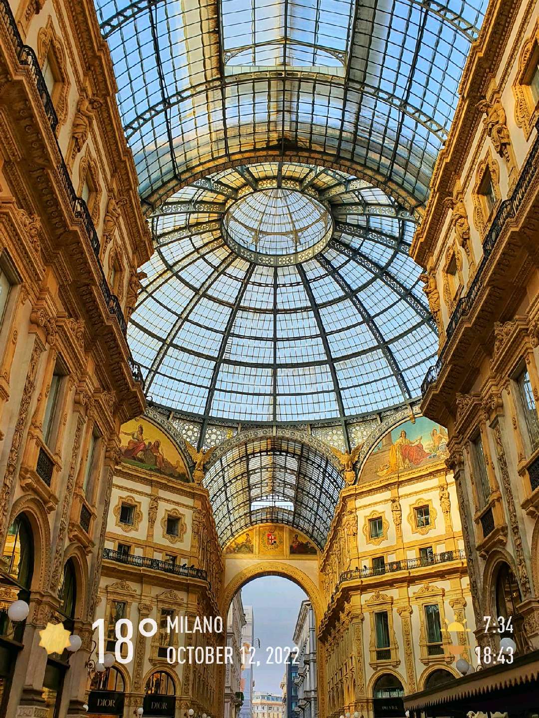 Clear night weather in Milano, 19°C — October 12, 2022 (community photo)