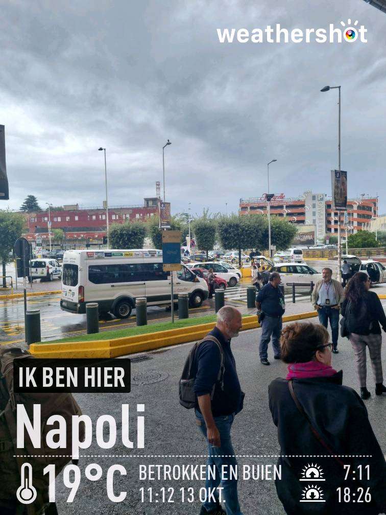 Rainy weather in Napoli, 19°C — October 13, 2022 (community photo)