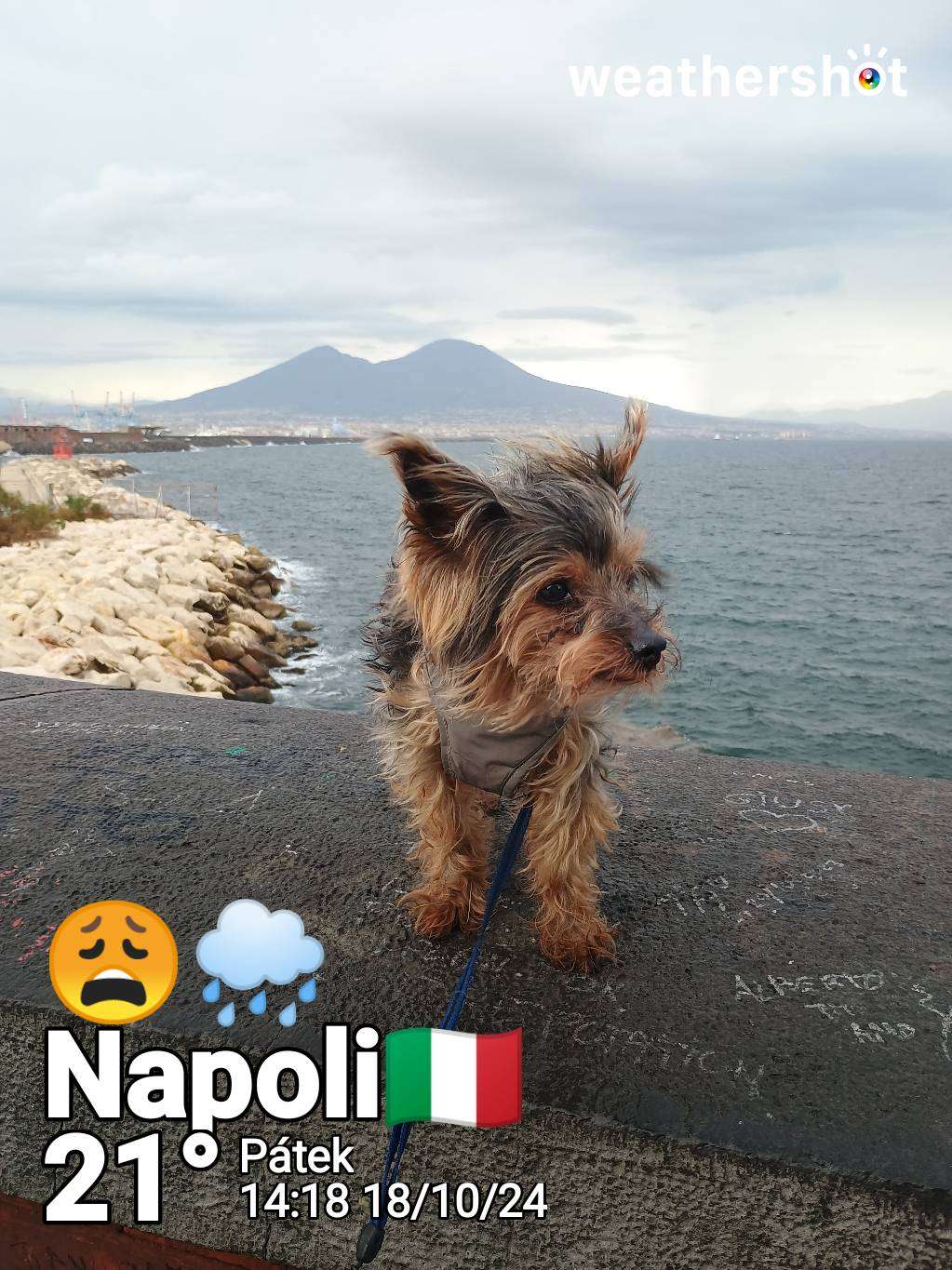 Rainy weather in Napoli, 21°C — October 18, 2024 (community photo)