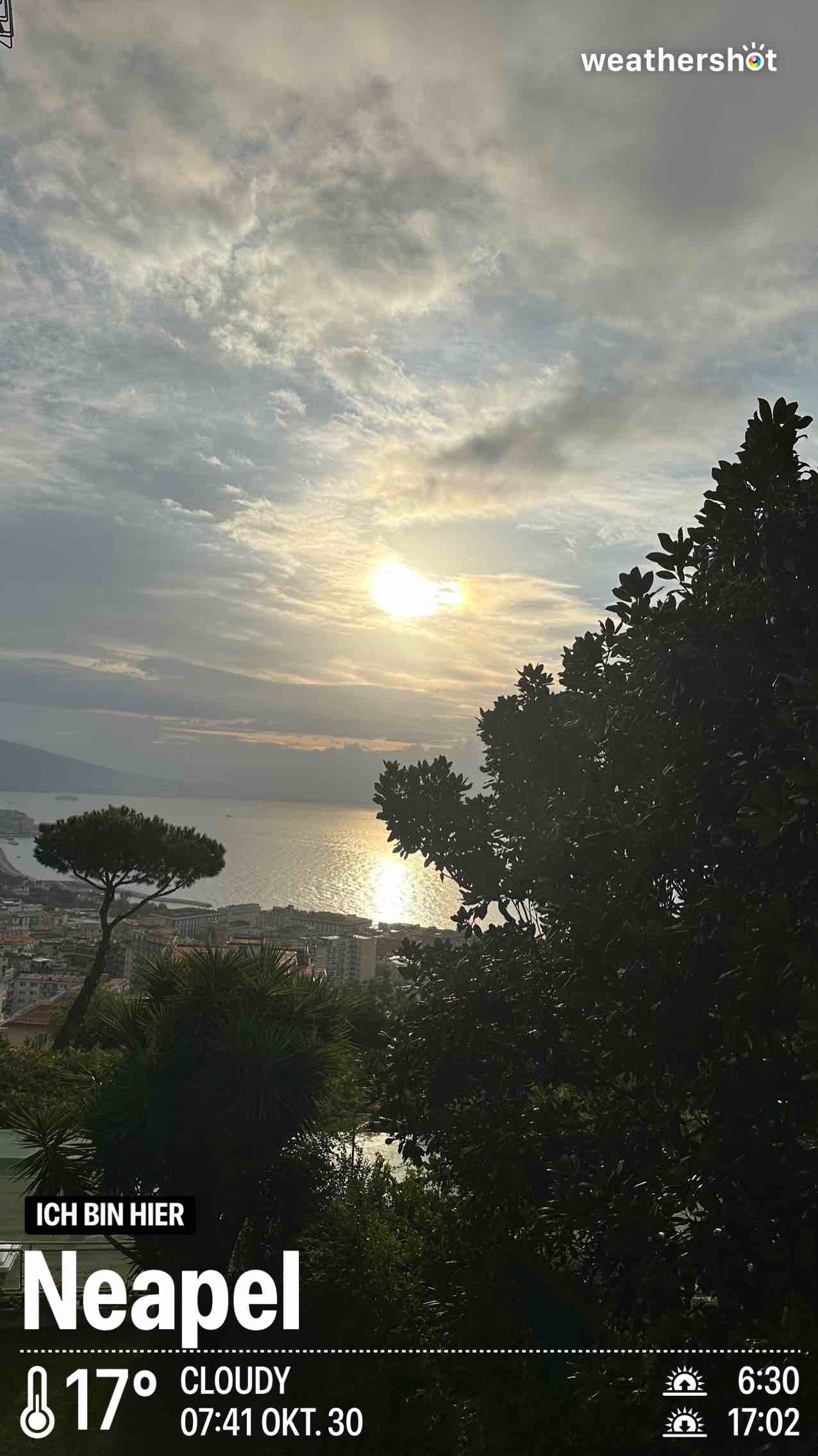 Cloudy weather in Napoli, 17°C — October 30, 2025 (community photo)