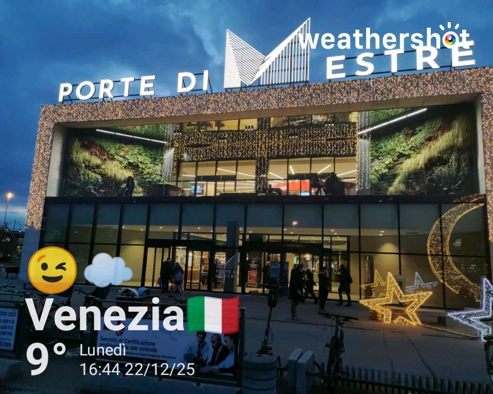 Cloudy night weather in Venezia, 9°C — December 22, 2025 (community photo)