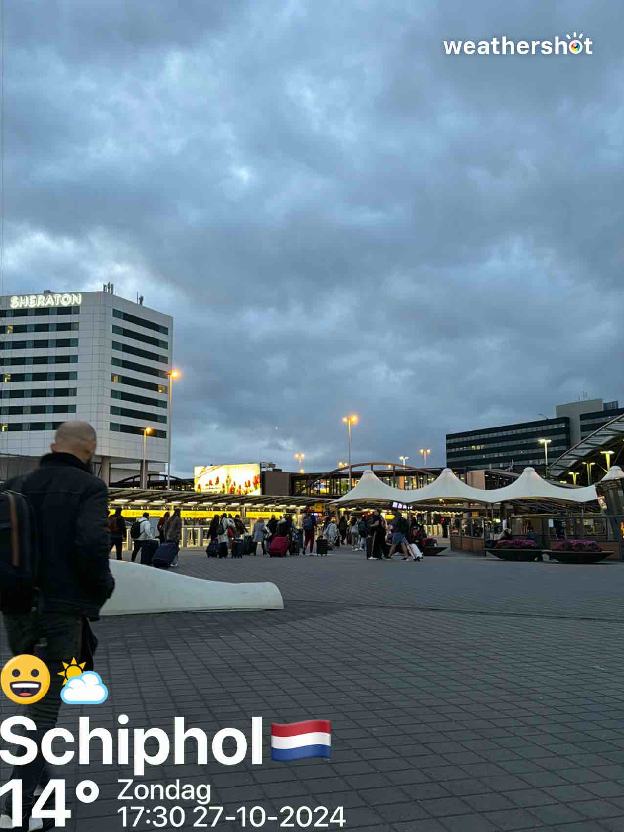 Partly cloudy weather in Schiphol, 14°C — October 27, 2024 (community photo)
