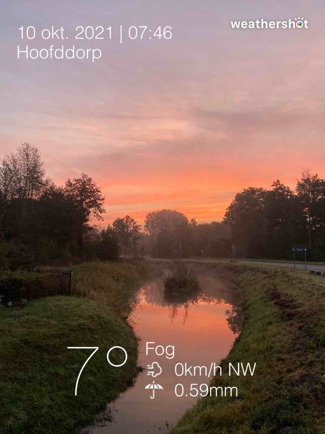 Foggy weather in Hoofddorp, 7°C — October 10, 2021 (community photo)