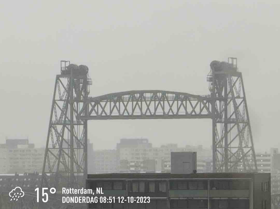 Sleet weather in Rotterdam, 15°C — October 12, 2023 (community photo)