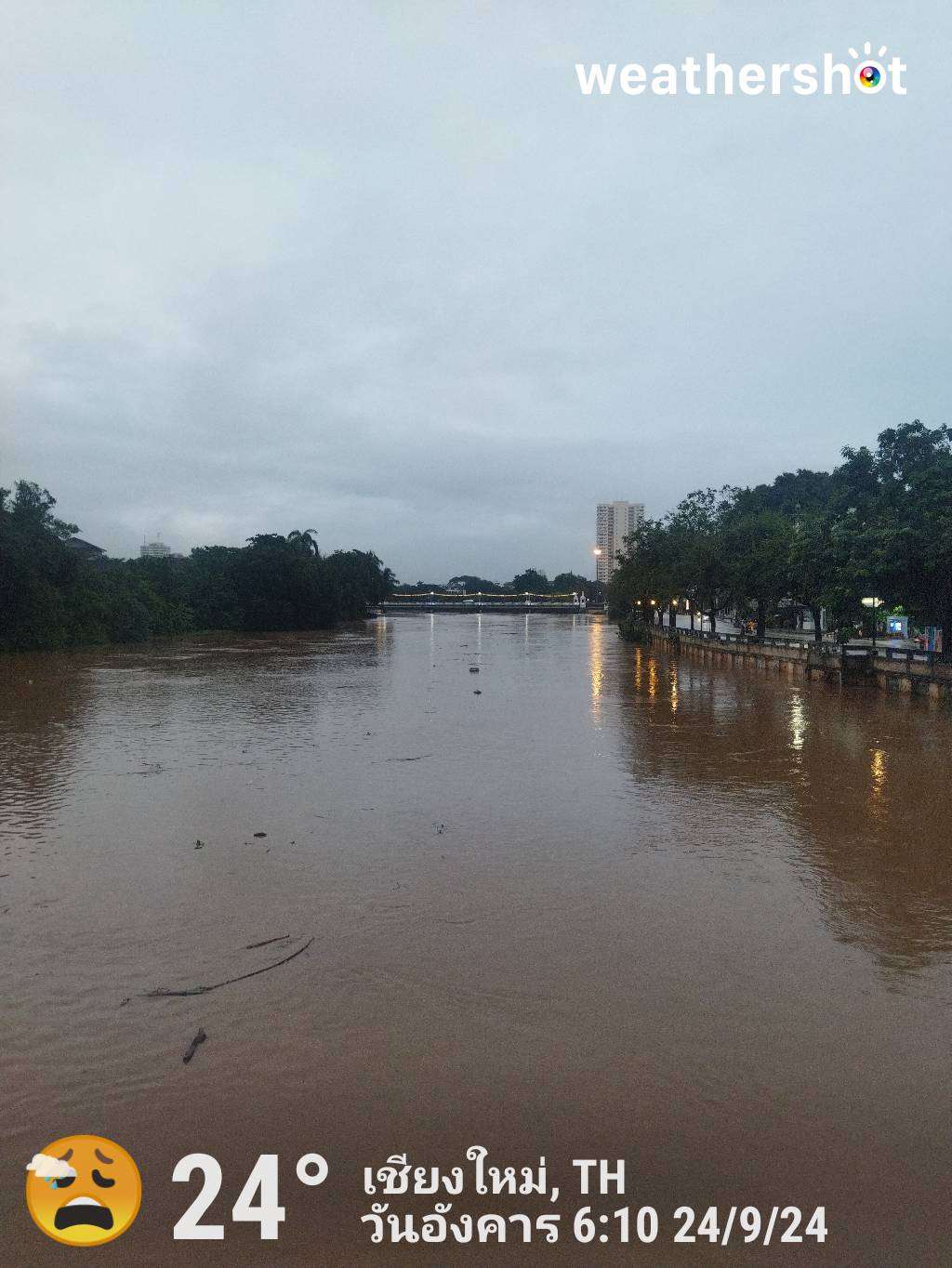 Rainy night weather in Chang Wat Chiang Mai, 24°C — September 24, 2024 (community photo)