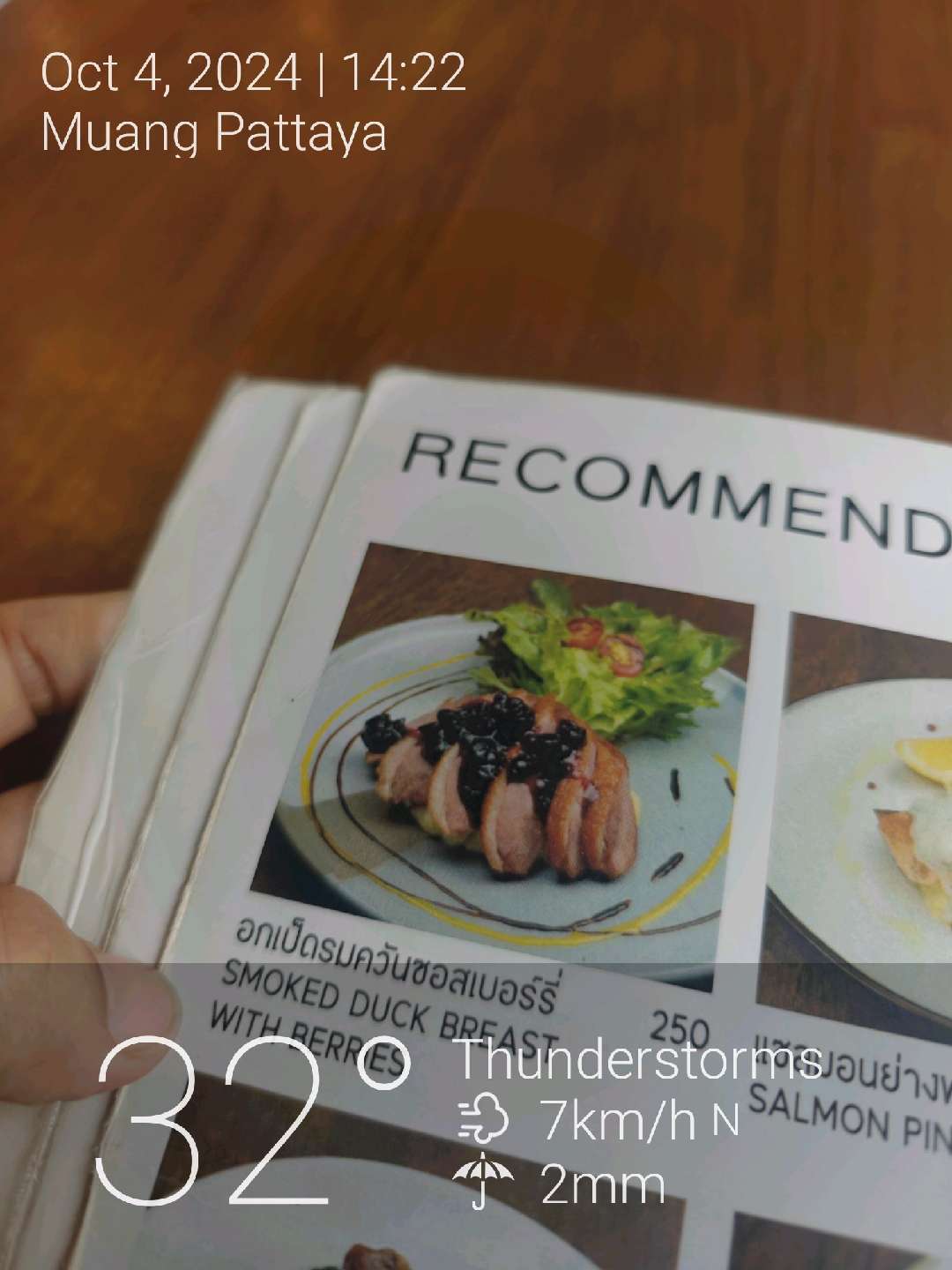 Cloudy night weather in Muang Pattaya, 27°C — October 4, 2024 (community photo)
