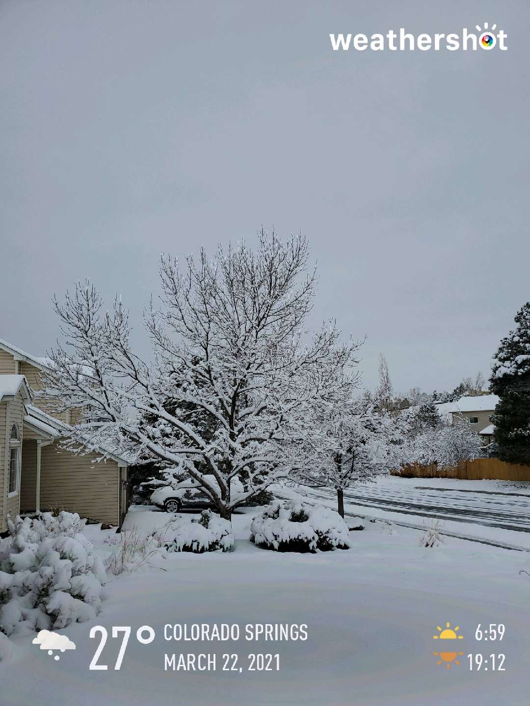 Snowy weather in Colorado Springs, 27°F — March 22, 2021 (community photo)