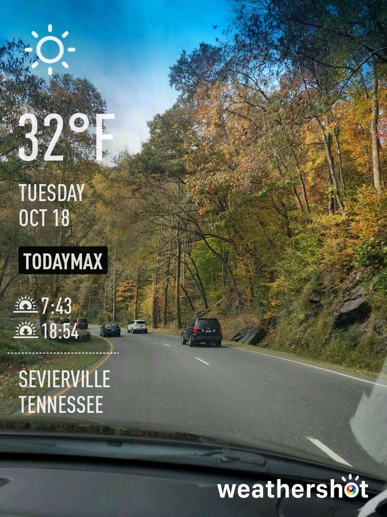 Sunny weather in Gatlinburg, 32°F — October 18, 2022 (community photo)