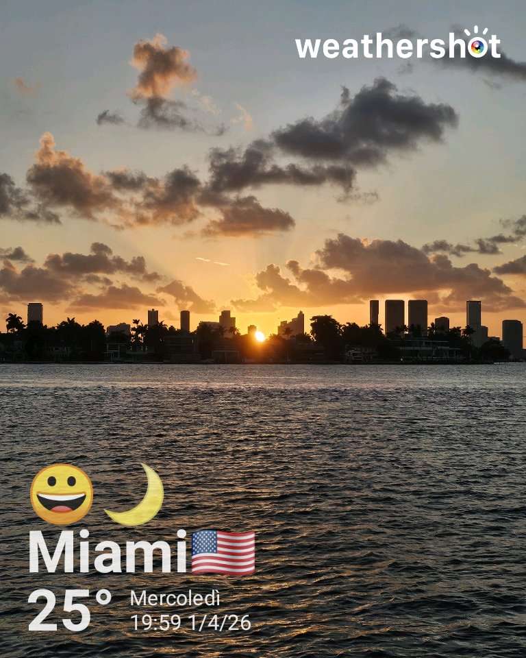 Clear night weather in Miami, 77°F — April 1, 2026 (community photo)
